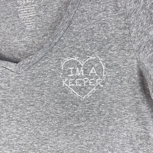 Torrid Gray "I'm A Keeper" V-Neck T-Shirt Womens Short Sleeve Casual Size Large - Picture 6 of 14